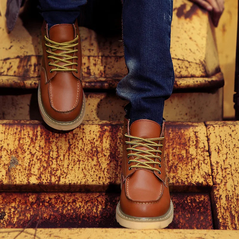 CLASSIC LACE-UP BOOTS FOR MEN